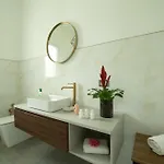 فيلة Lux